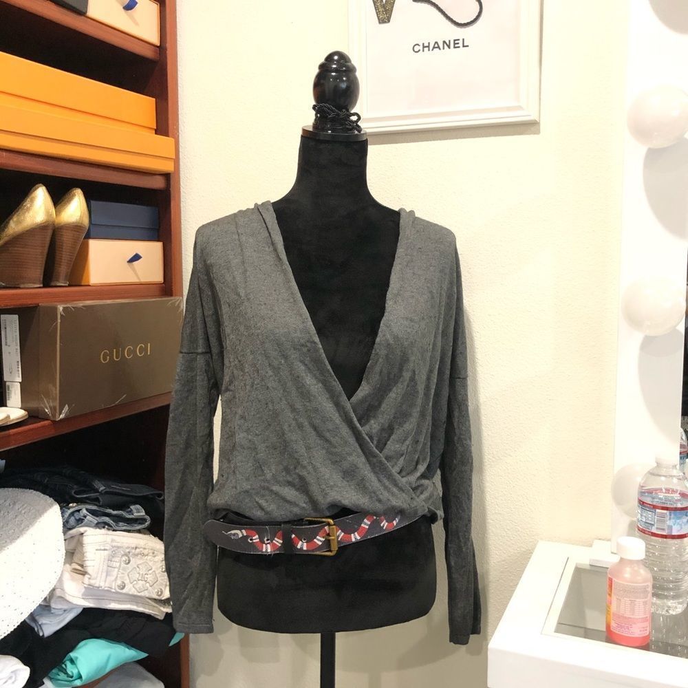 Crossed front, merino wool long sleeve top